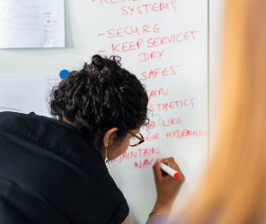 Mastering the Scrum Master Role: An In-Depth Guide | agilekrc.net